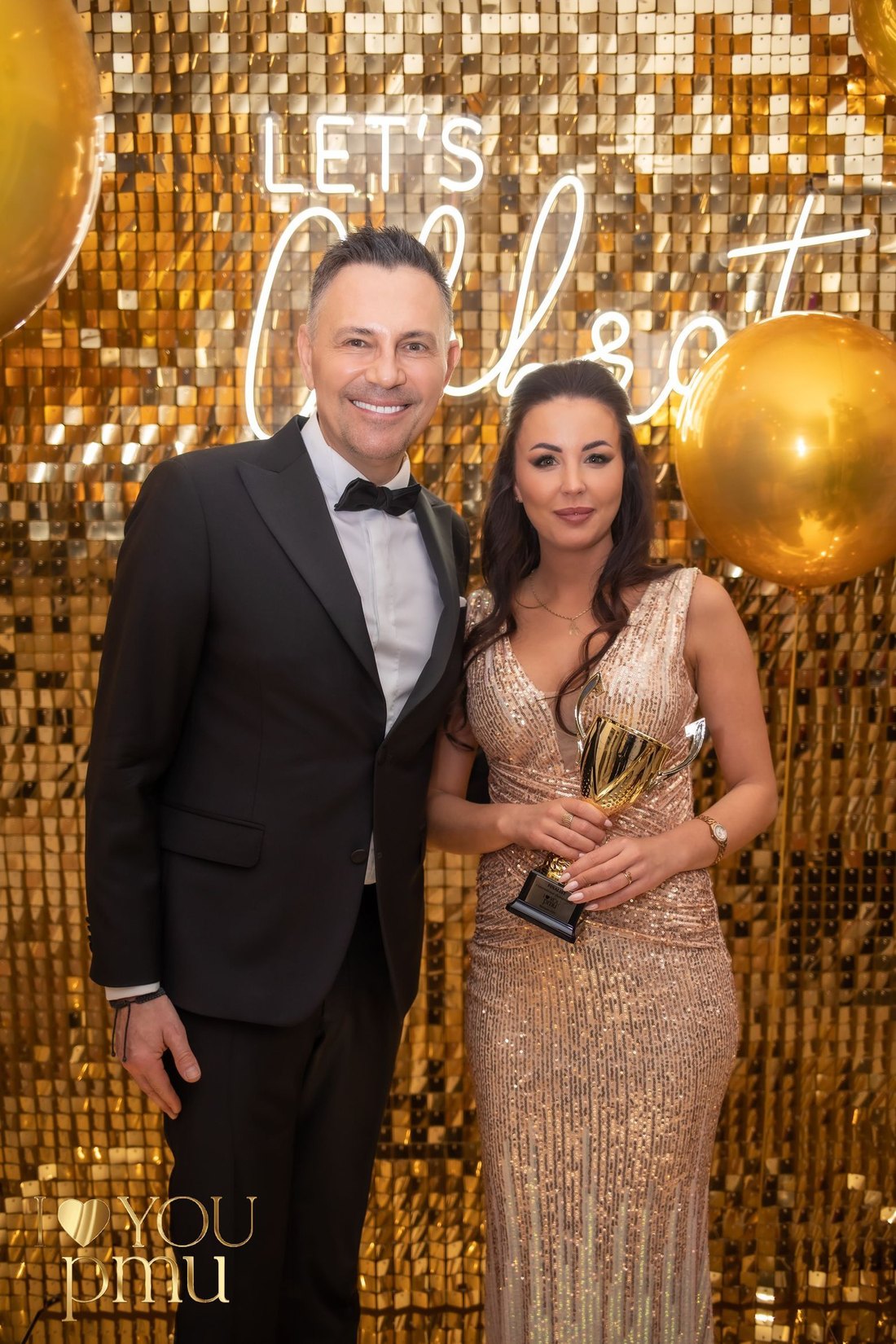 Marta Szytniewska z pucharem finalistki na gali I ♥ YOU PMU